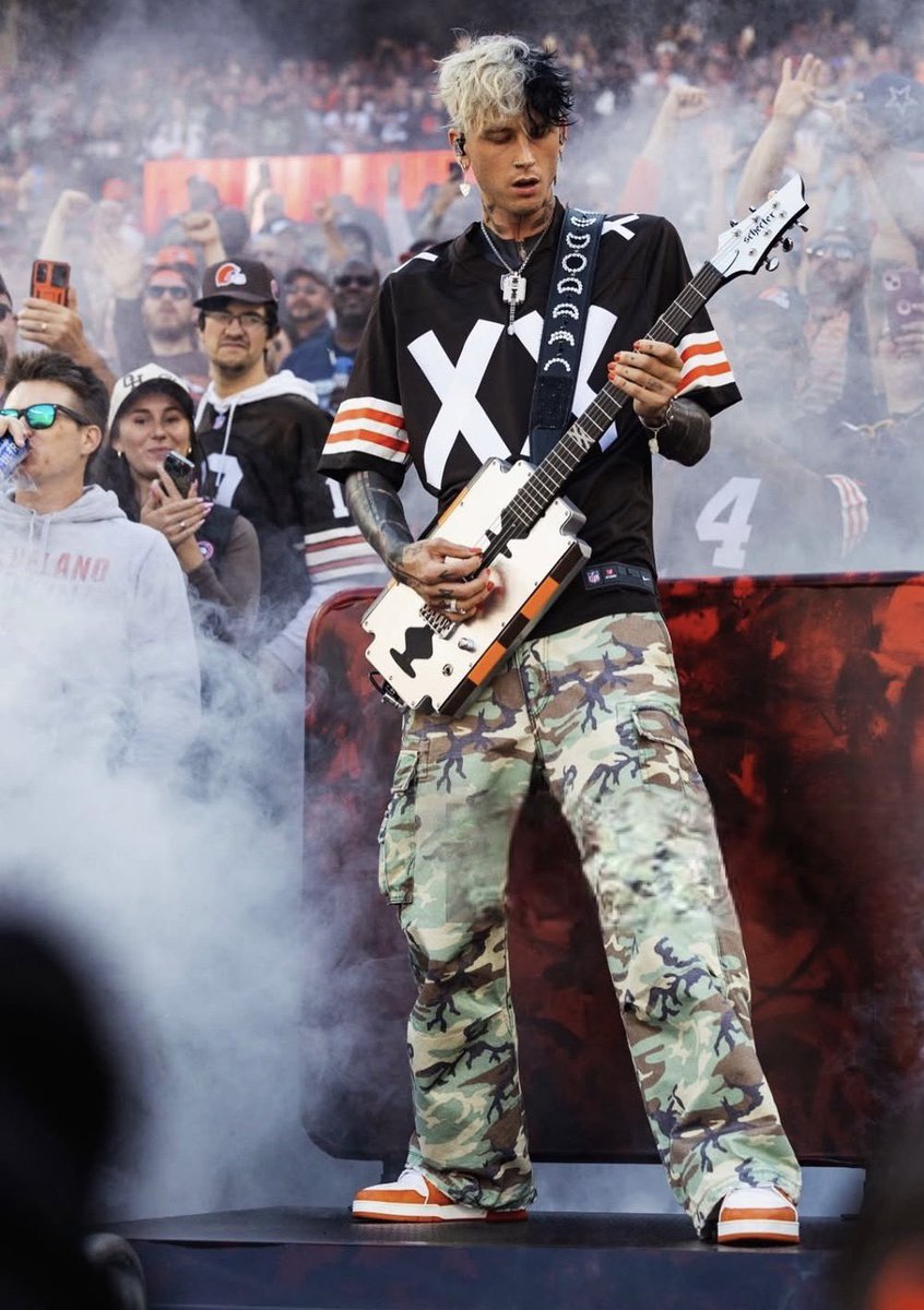 Never getting over this look ✨CLE❤️