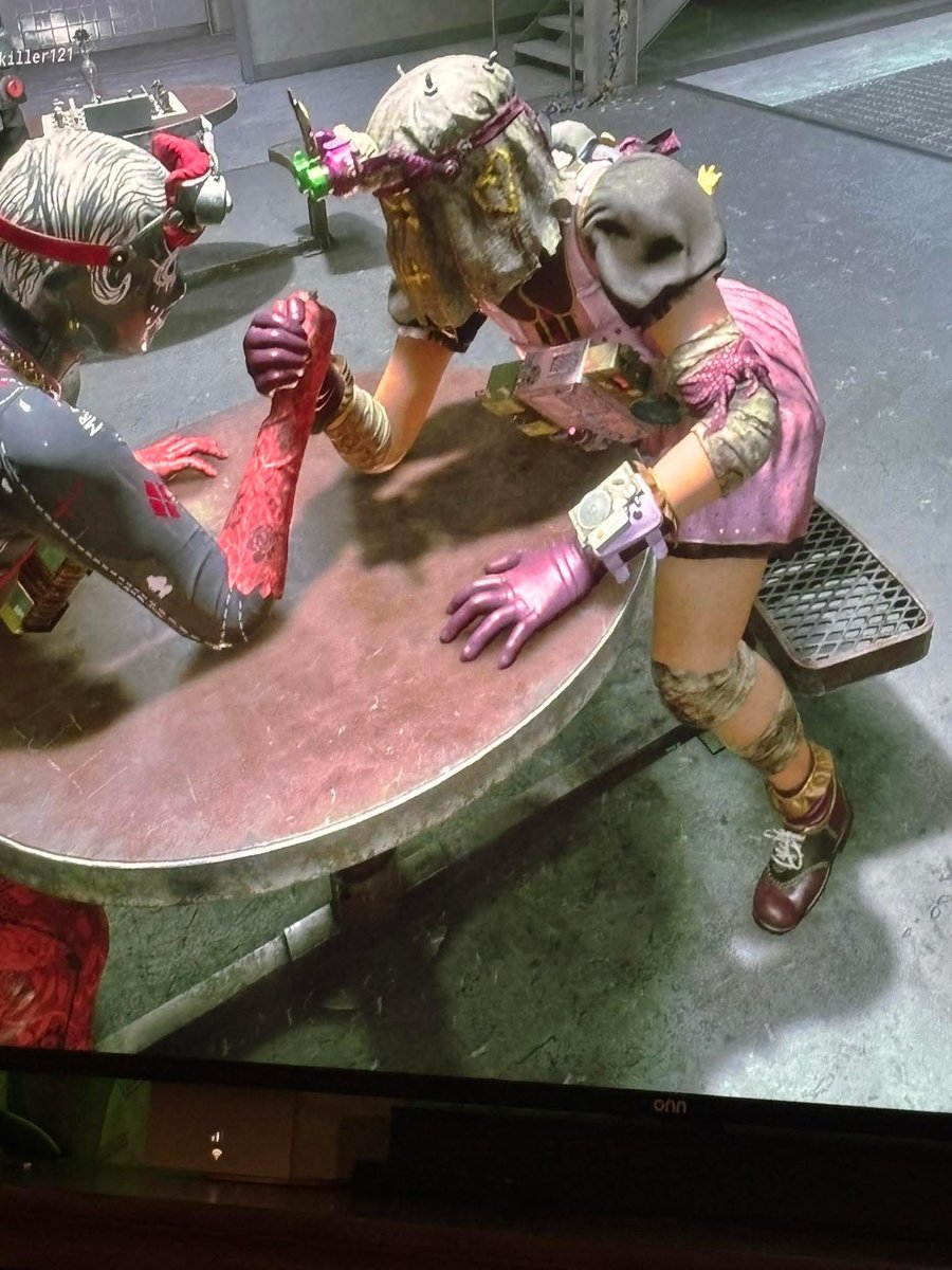 Even in my horrible horror game with things you see beyond what we should, I still find a way to be a pretty princess