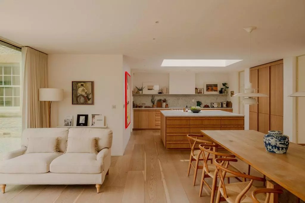 OnTheMarket tweet media