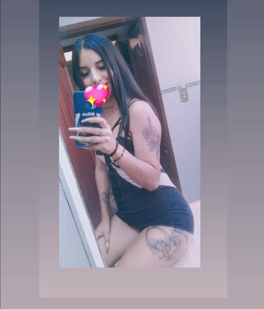 petite Nik tweet media