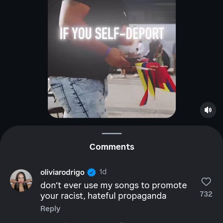 mentre in america c’è Olivia Rodrigo che attacca apertamente l’amministrazione Trump e l’ICE per aver usato le sue canzoni, qui abbiamo un cantante che dà risposte vaghe e paracule sulla possibilità che un governo di fasci possa usare la sua canzone a scopo propagandistico 🥴