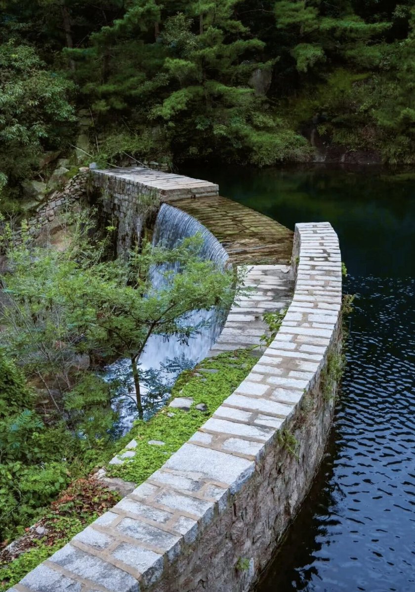 TravelYant95583's tweet image. Kunyu Mountain is fully open ⛰️
5 scenic areas.
Forest trails at Shimenli.
Cliffside pools at Jiulong.
Crystal waters at Wuran Temple.
Taoist heritage at Yunxia Cave.
Spring is waking up in the mountains.
#Yantai #KunyuMountain #SpringInYantai #HikingChina