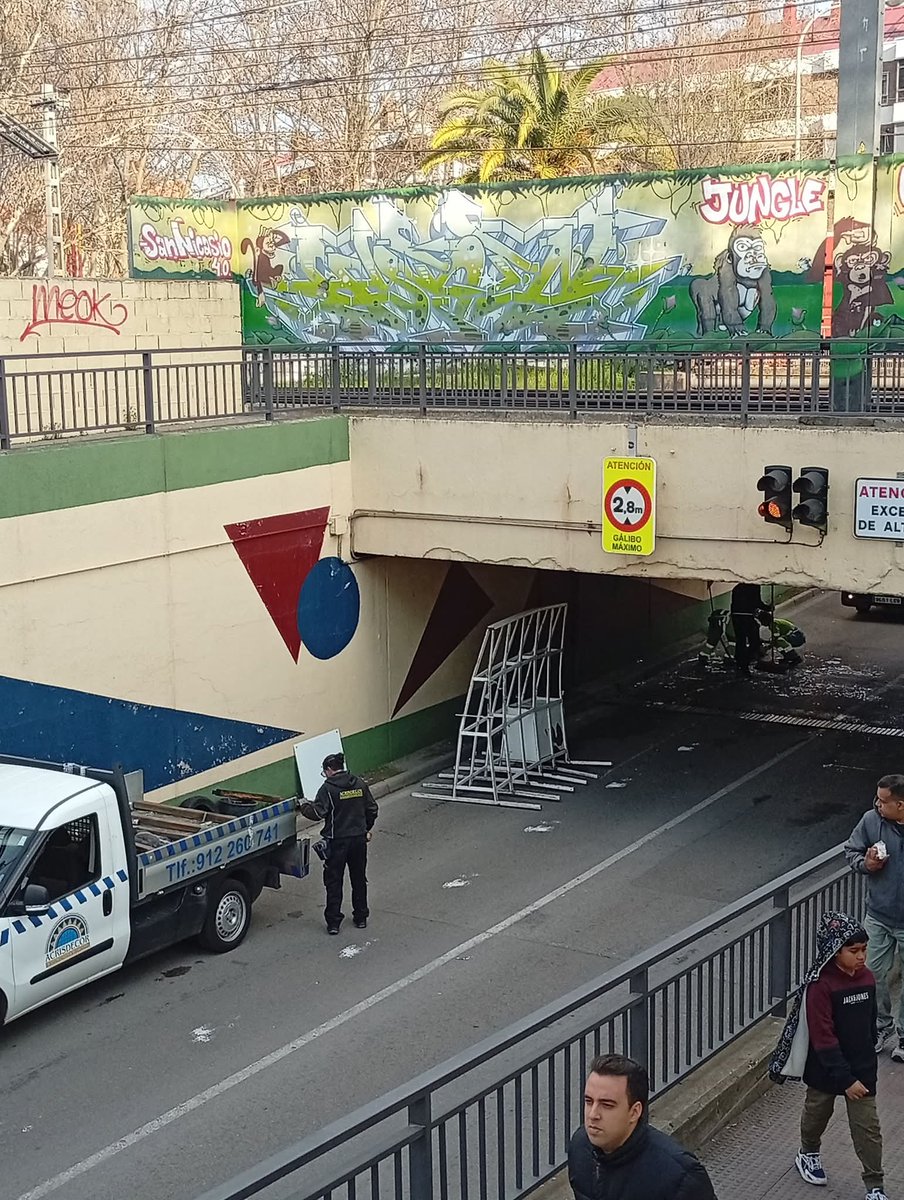 tragacamiones's tweet photo. ÑAM ÑAM , lo he vuelto a hacer.....  y lo he estado preparando.....

Como puede ser... que no se haya dado cuenta????

Sencillo, sople y se movieron los cuadrados que pusieron, y por ahí, pasó la parte de atrás.....   y no lo detectó 

Vuelvo a estar en activo!!!!

Ñam Ñam Ñam https://t.co/6ZEwZp3ang