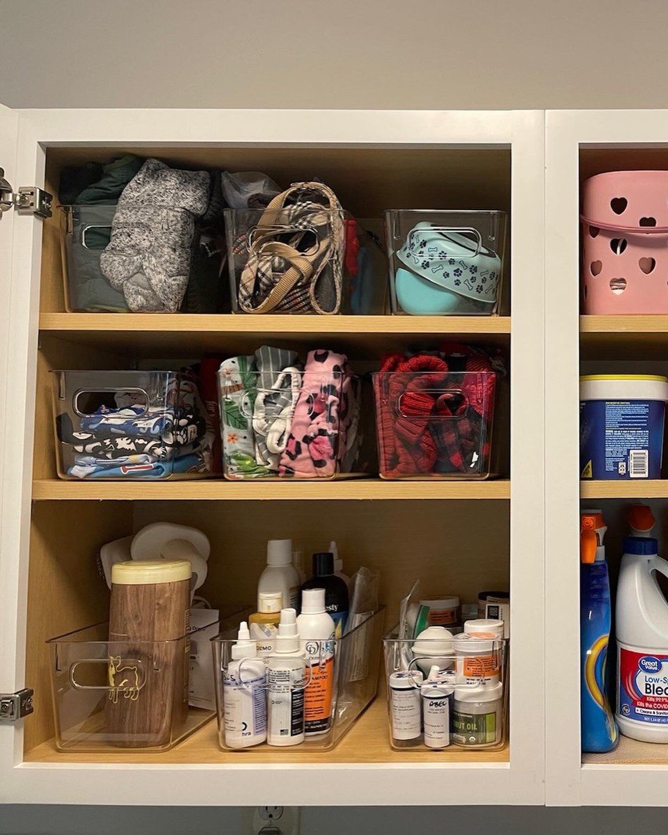life_on_track's tweet image. Before and after of a client’s laundry room cabinet used to store dog supplies. Now she can find his outfits, medicine, grooming tools and more in a snap! #declutter #getorganized #laundryroomorganization #dogorganization