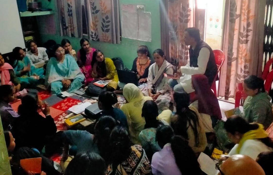 OrgInitiative_'s tweet photo. Adolescent girls gained real-world leadership exposure at Awadh Peoples Forum,Ayodhya -learning Social Justice, Gender Equality &amp; community leadership through field experience and dialogue.
#initiativefoundation
#GirlsLeadership #GenderJustice #YoungLeaders #InitiativeFoundation https://t.co/llRo54B3Yk