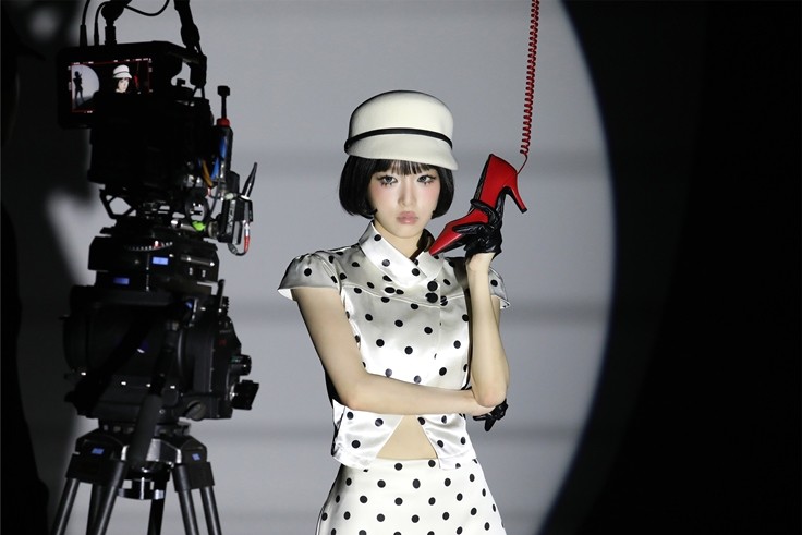 hourly yena tweet media