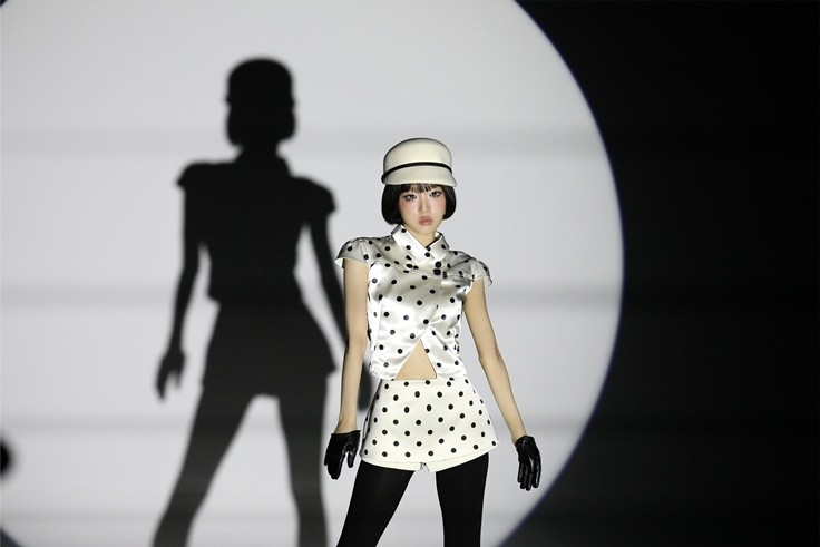 hourly yena tweet media