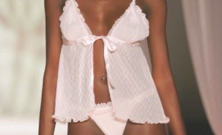 buniedol's tweet photo. pink ﹠ white lingerie on brown skin  ♡ https://t.co/6gD2RPWjPS