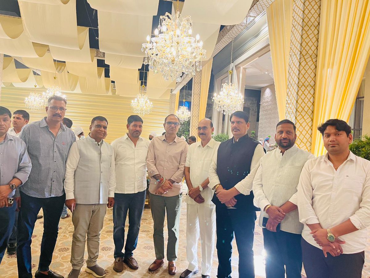 आज जयपुर में RTDC के पूर्व चेयरमैन श्री <a href="/DharmendraR_INC/">Dharmendra Rathore</a>  जी के सुपुत्र चि. गिरीश के सगाई समारोह मे शामिल होकर शुभकामनाएँ दीं।
#Todabhim #drbhavimeena