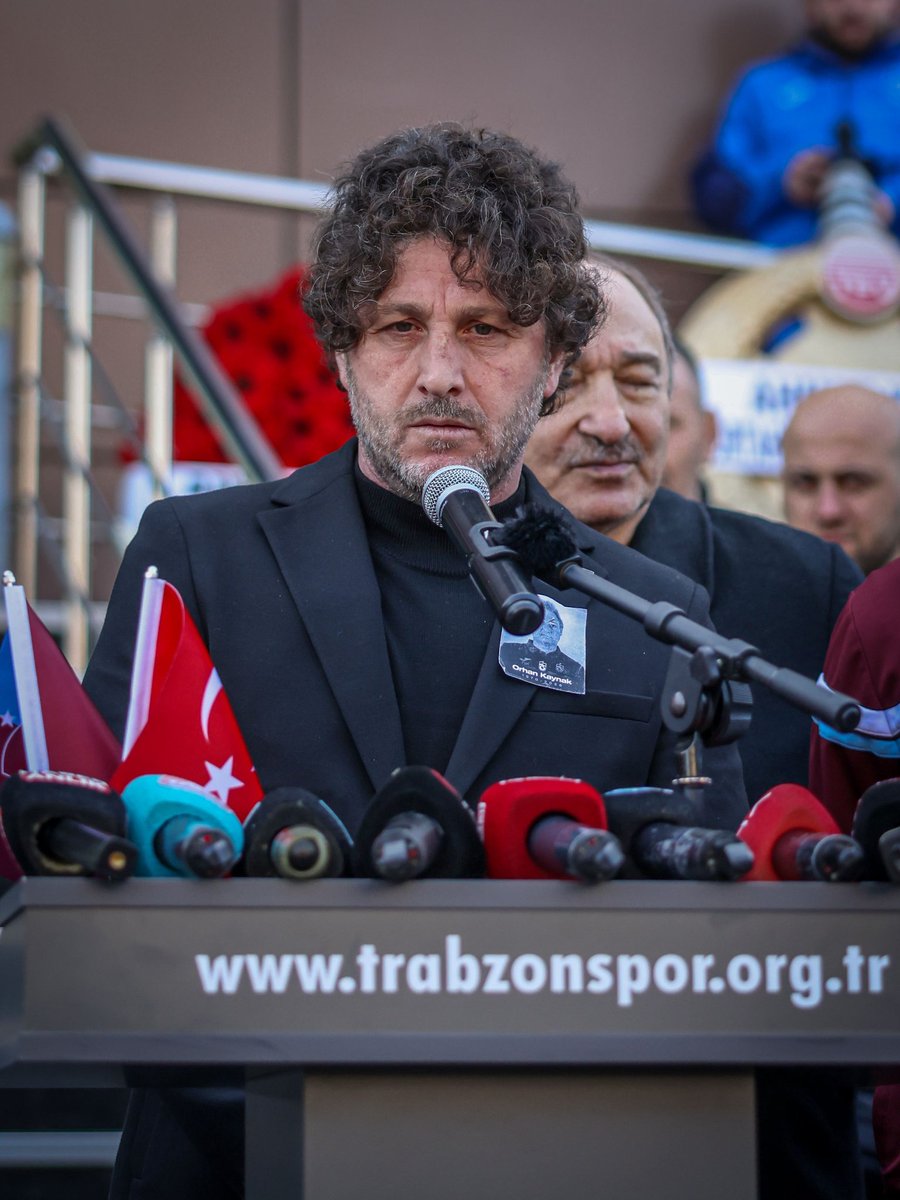 Dün seninleydik, bugün de seninleyiz Büyük Kaptan. Bizim Trabzonsporumuz, çocukken adını bağırdıklarımız, gençken beraber kavga verdiklerimiz, vefasına halel getirmeyenler, formasını terletmeden bırakmayanlar ve yüreğinde bir an olsun terk etmeyenler.