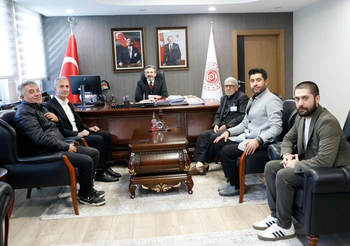 FHMCELIK's tweet photo. 📍ANKARA
Çalışma ve Sosyal Güvenlik Bakan Yardımcımız Kıymetli Büyüğümüz Sayın @AhmetAYDIN_02 'ı Makamında Ziyaret Ettik.

Nazik Kabulleri, Misafirperverliği ve Tevazularından Dolayı Teşekkür Eder, Saygılar Sunarım. https://t.co/mZDADdyd0O