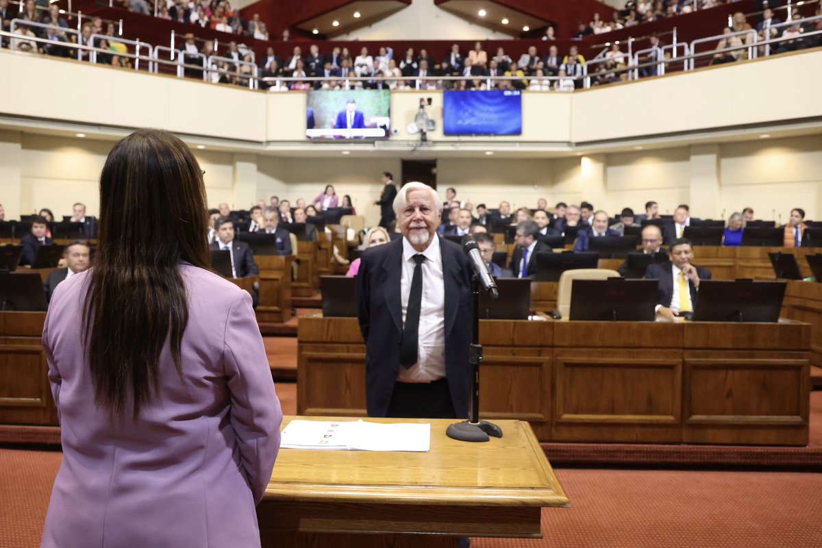 RobertoCeledonF's tweet photo. Iniciamos un nuevo período legislativo 2026–2030 con el juramento como diputado. Renovamos el compromiso de seguir trabajando con dedicación por un Chile y un #Maule más justo y solidario. 🇨🇱 https://t.co/59tORoAxXv