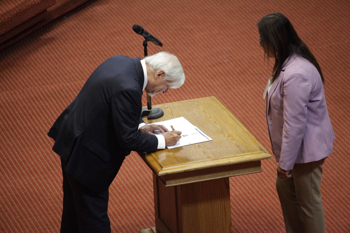 RobertoCeledonF's tweet photo. Iniciamos un nuevo período legislativo 2026–2030 con el juramento como diputado. Renovamos el compromiso de seguir trabajando con dedicación por un Chile y un #Maule más justo y solidario. 🇨🇱 https://t.co/59tORoAxXv