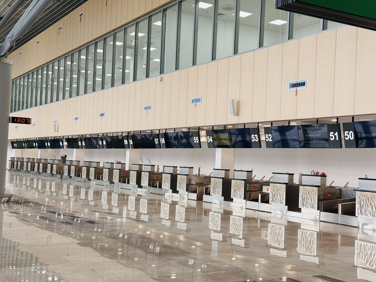 edith_namayanja's tweet photo. Uganda is reaching new heights! ✈️
The stunning new terminal at Entebbe International Airport is yet to open. Inspired by the majestic trees of the Pearl of Africa, the "Tree" concept design offers a breezy, natural welcome to all our visitors. @UgandaCAA #GoldenPosts https://t.co/LrnxaRynea