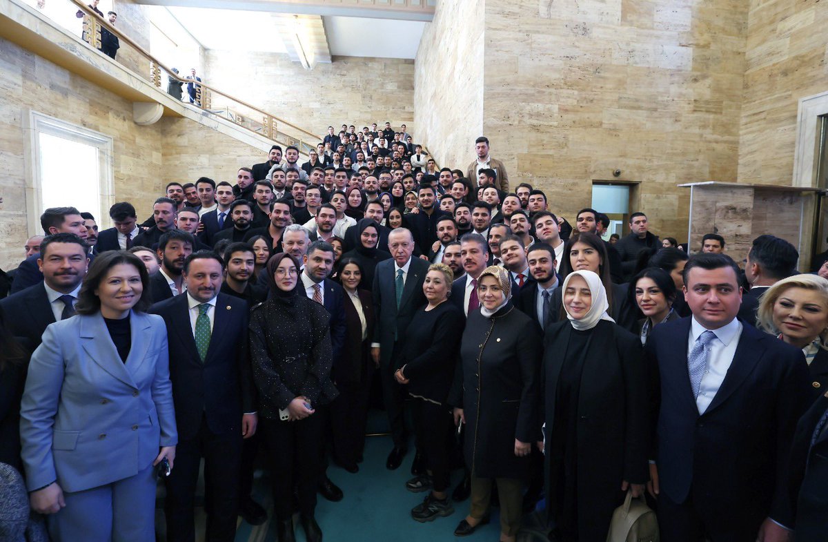 Ak_GencSile's tweet image. Şile Gençlik Kolları olarak TBMM’deydik! 🇹🇷
Grup Toplantımızda Cumhurbaşkanımız Sn. @RTErdogan ı dinledik. 

Değerli Bakanlarımız ve Milletvekillerimizle bir araya gelerek istişarelerde bulunduk. Gençliğe destekleri için teşekkür ediyoruz. ⚡️

@iahmettt 

#AKParti 
#TBMM #Şile
