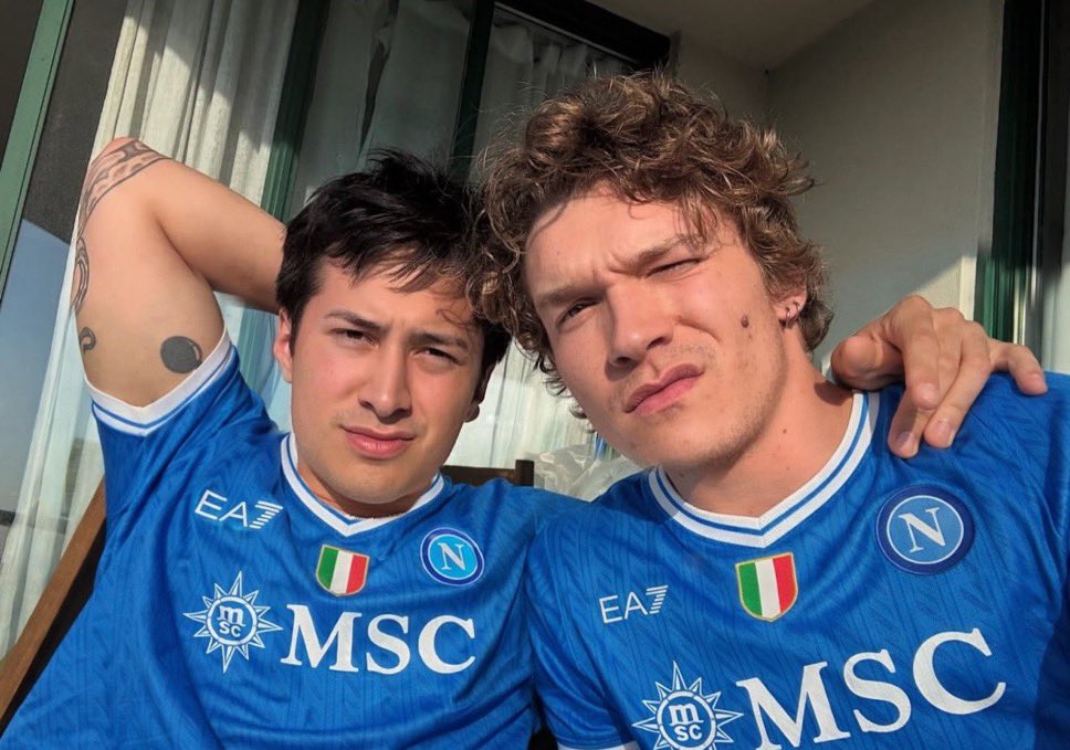 hollanovity's tweet photo. la persona da cui ho rubato questa foto si deve fare avanti perché non me lo ricordo più ❤️ https://t.co/XPOjHCMgqE