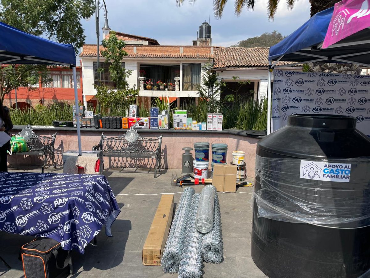 pan_edomex's tweet photo. Las Jornadas de Apoyo al Gasto Familiar, siguen recorriendo municipios y escuchando a cada ciudadano para ayudar a resolver el día a día. Gracias #Timilpan, #Xonacatlán, #Amanalco y #Tecámac por confiar en Acción Nacional. ¡Nuestra causa, es tu familia! https://t.co/pm4WquUpAm