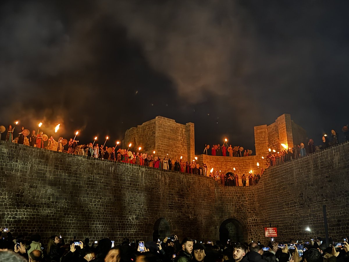 meyhanebenusen's tweet photo. newroz bi xer hat https://t.co/5CoLSohhYk