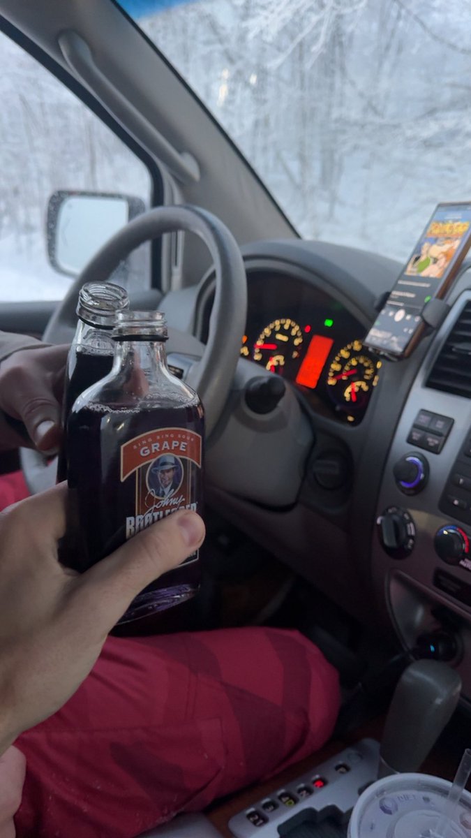 WindeezKC's tweet photo. This is a requirement for snowboarding right? https://t.co/NAVK5eFmi1