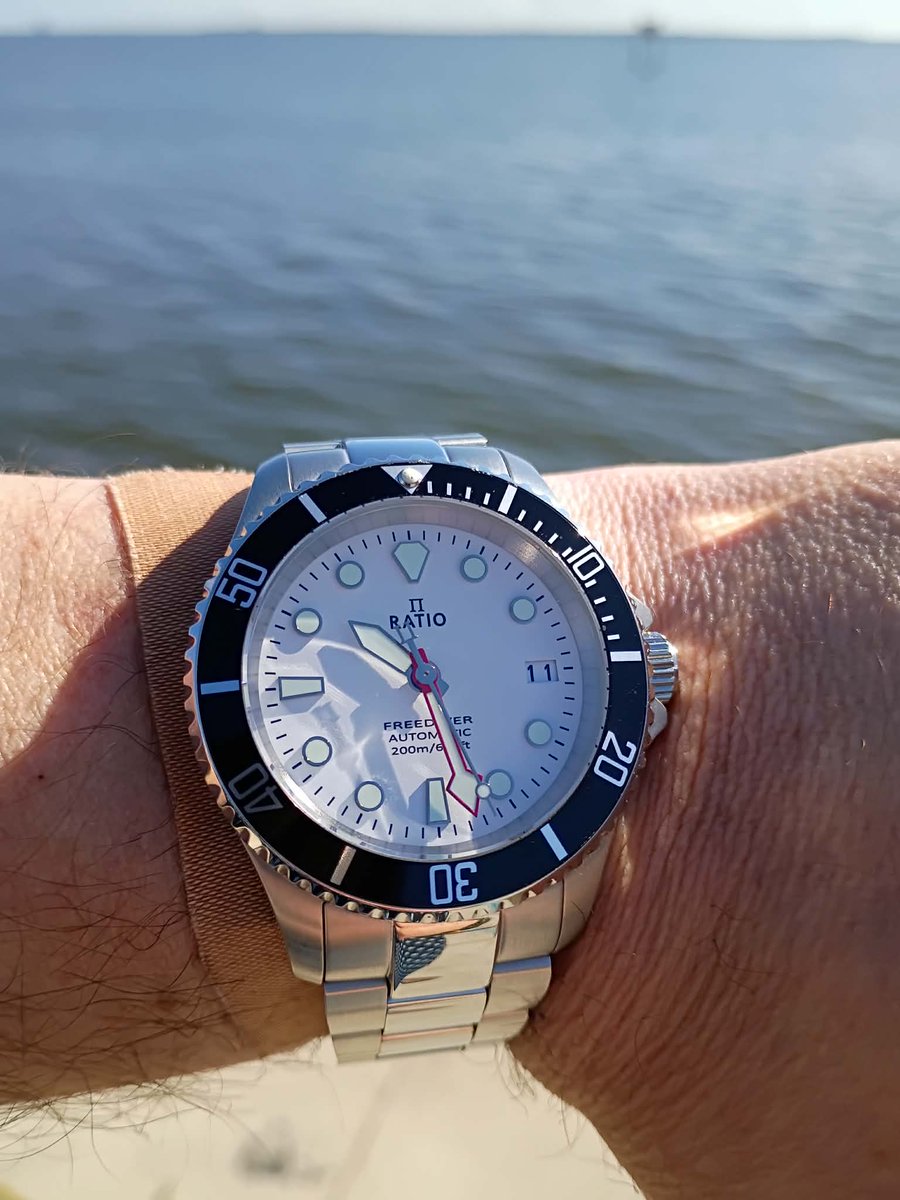 Happy Hump day from Central FL. It's the middle of this work week, &amp; today, I'm excited to be rocking my Ratio Diver. And yeah, I really like this watch.
This watch is #BearCaveApproved