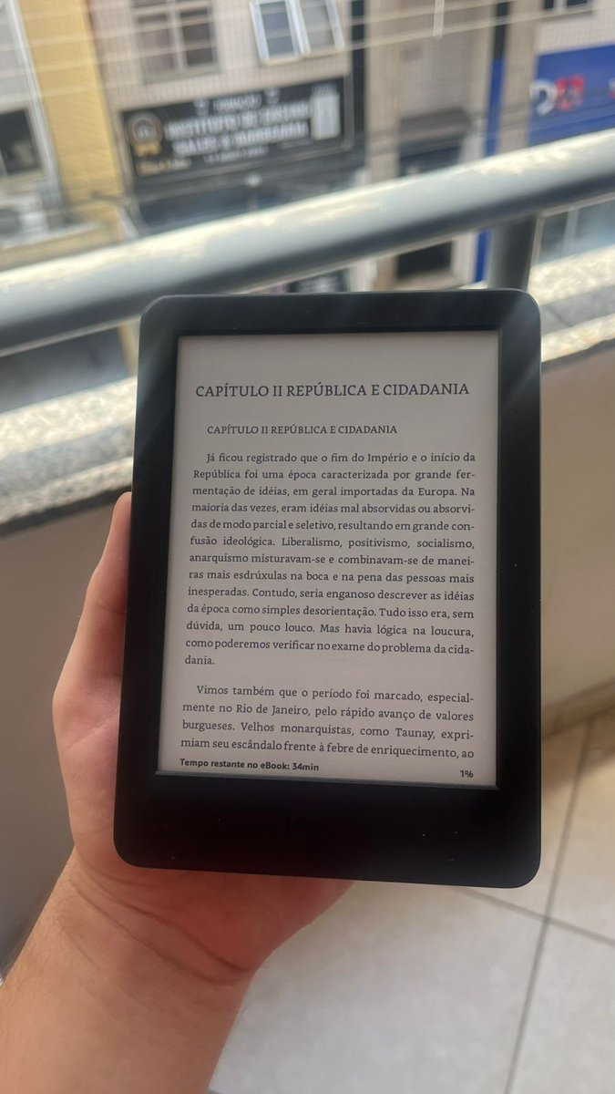 meu kindle acabou ficando de lado por ser muito difícil ler os textos da faculdade nele, todos pdf mal scaneados, qualidade péssima. Foi por isso que acabei criando o Epubly, um site que faz esse processo no navegador de forma facil

pdvrx.github.io/epubly/

olha o antes e depois