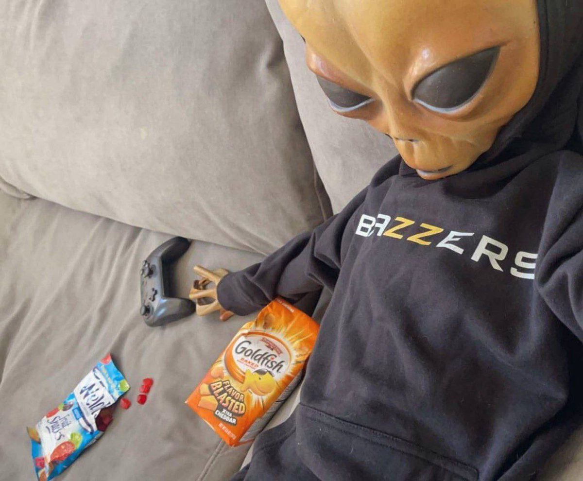 WhoSnipedYa tweet media