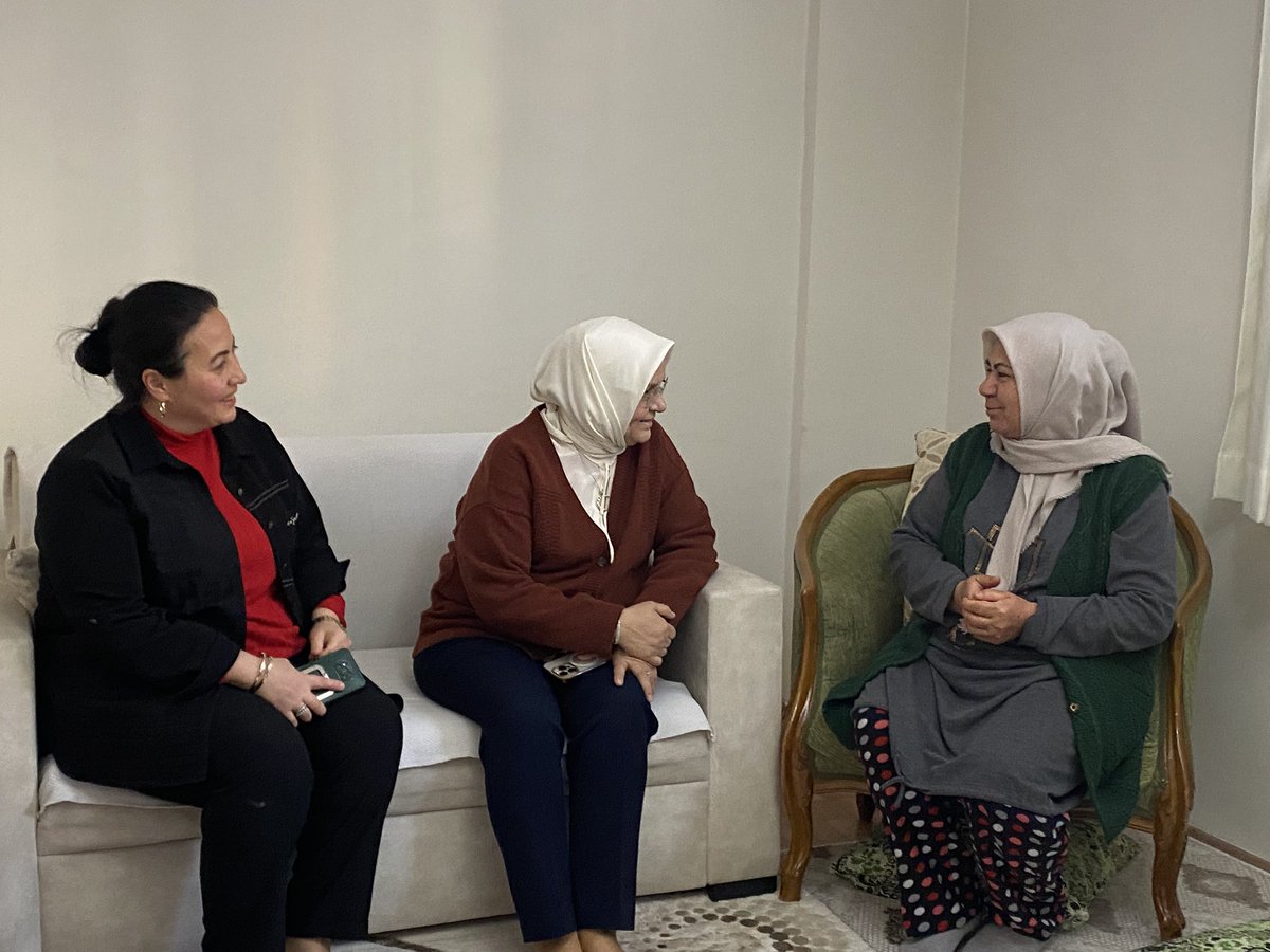 aysekesir's tweet photo. 📍 Ankara 

Gölbaşı teşkilatlarımızla birlikte iftar öncesi hane ziyaretleri gerçekleştirdik.

Bahçelievler, Karşıyaka ve Seğmenler Mahallerindeydik. 

Hasta, yaşlı ve engelli hemşehrimize Cumhurbaşkanı’mız Sayın @RTErdogan’ın selamı ilettik, hasbihal ettik.

Rabb’im Ramazan 🌙’nın huzurunu, birliğini daim etsin. 

#MilletimizleYolumuzBir 
 
@AkGolbasiResmi