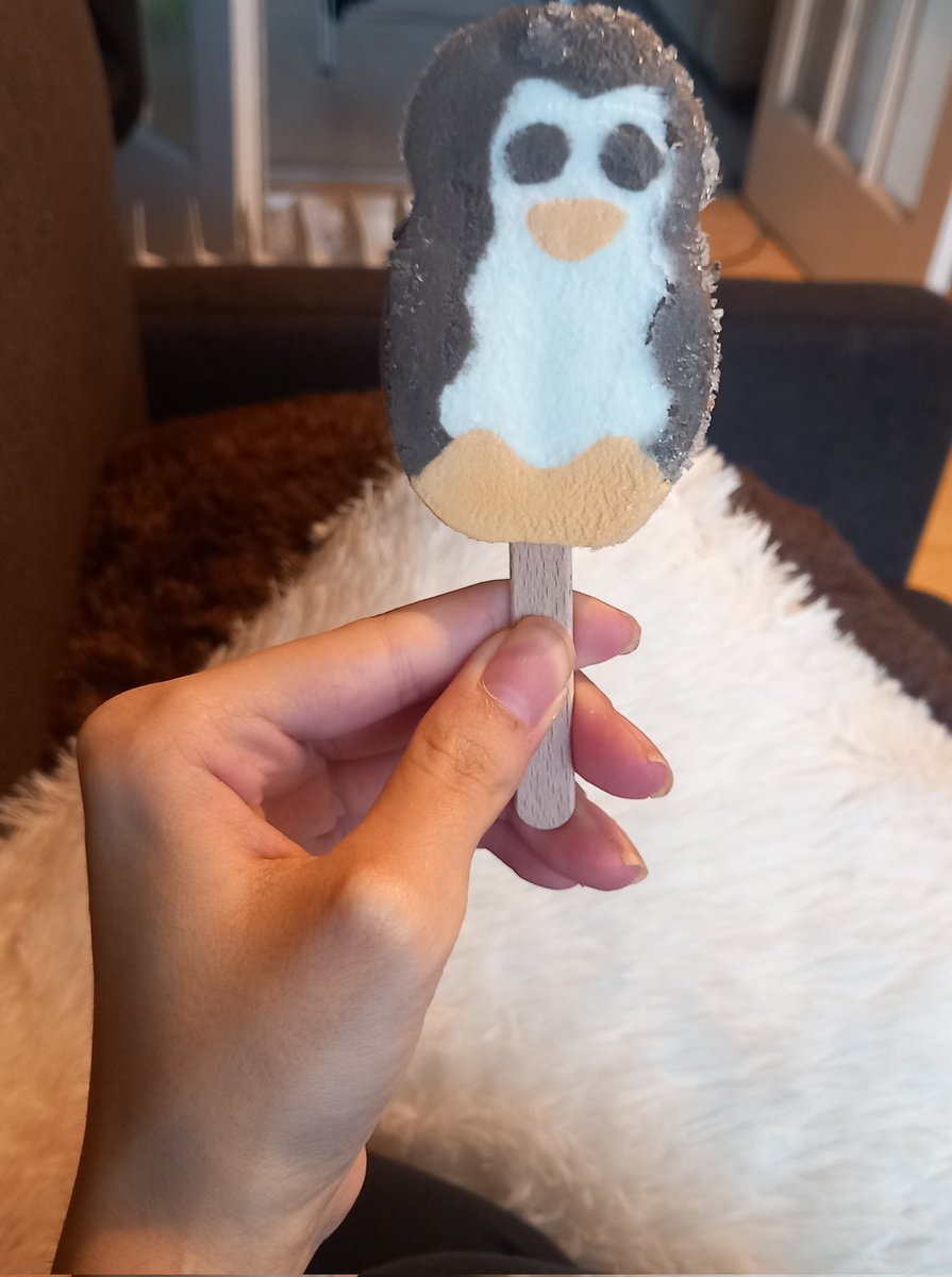 embalmerexic's tweet photo. The way the minute I got home I ate 2 toasts an ice cream and some biscuits ohhhh melly u fat ass never change!! 🤣✌️ hadn't eaten in 2 days n WRECKED ITTT ugh when I go home from uni I feel conditioned to binge https://t.co/Dg1GfuazdN