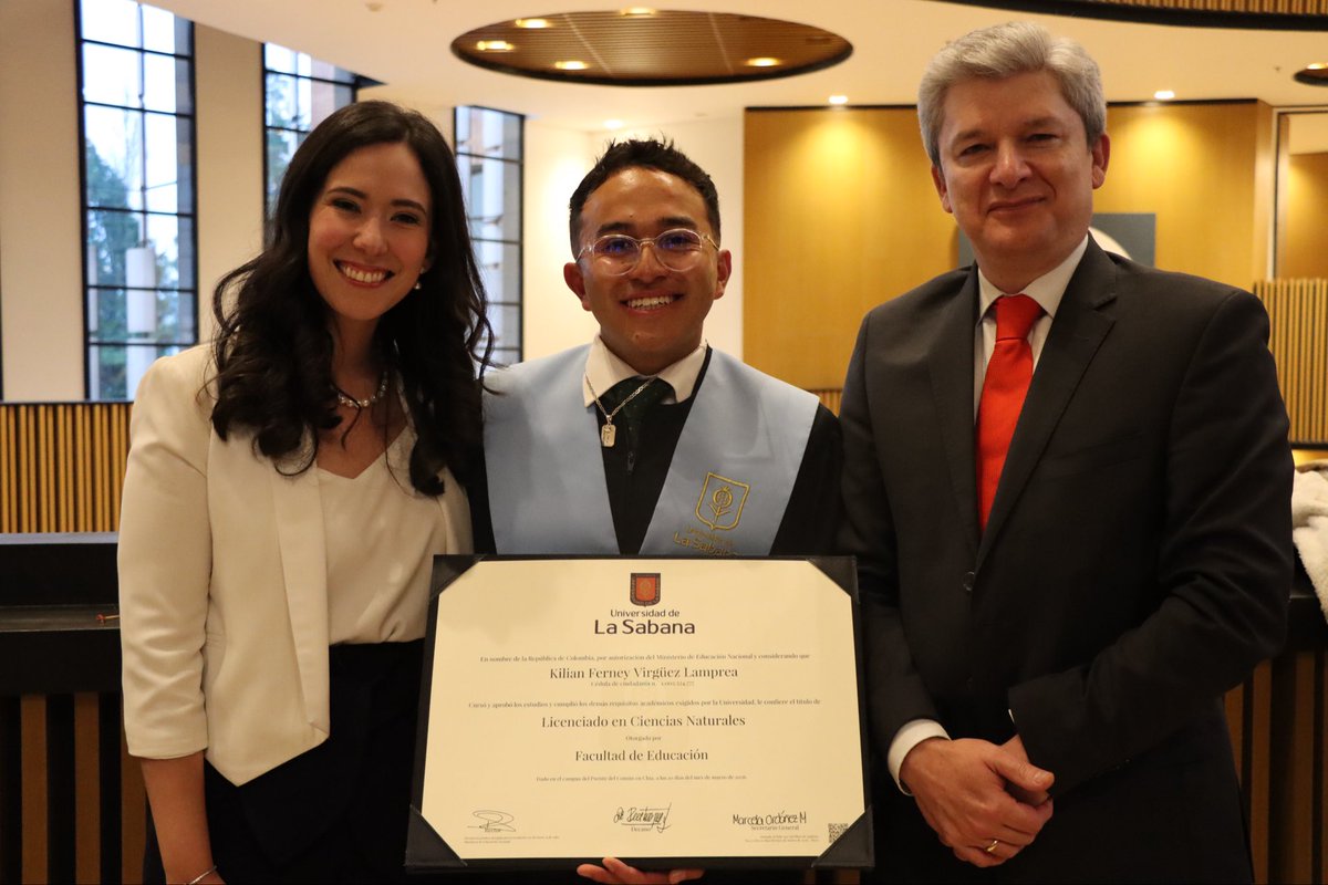 🎓 Celebramos la graduación de 8 nuevos licenciados de la Facultad de Educación: 4 en Licenciatura en Ciencias Naturales y 4 en Licenciatura en Educación Infantil.

¡Felicitaciones a nuestros nuevos educadores! 👏📚