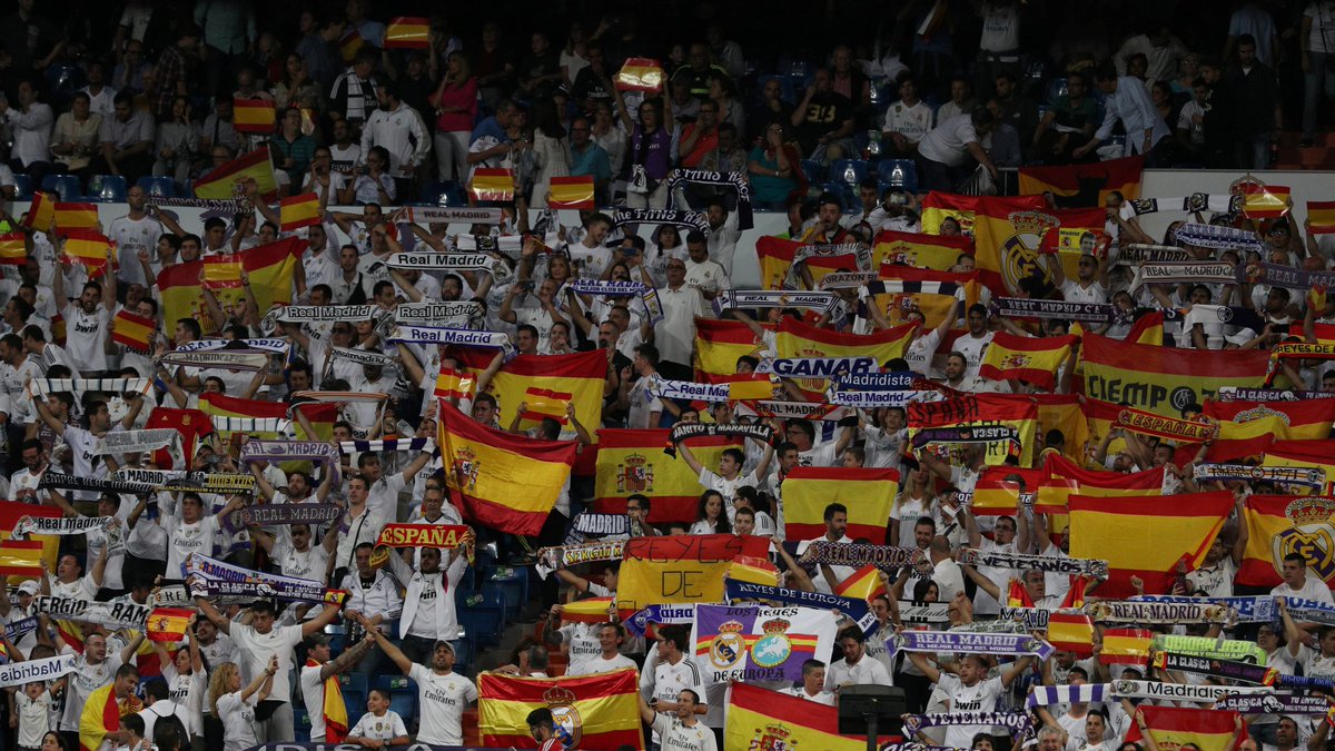 A mí lo de que no se puedan entrar banderas de España al Bernabéu me parece alucinante a la par que terrible.

Es una nueva cacicada más de la momia del palco en su intento de convertir el estadio en un recinto sin alma ni identidad madridista.

Dimite, traidor.