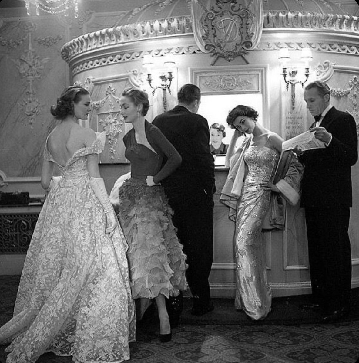 EvaLovesDesign's tweet photo. Night at the Opera, photo by Milton Greene, 1953

I want to time travel to experience this ⚜️ https://t.co/xE9ODA8AHo