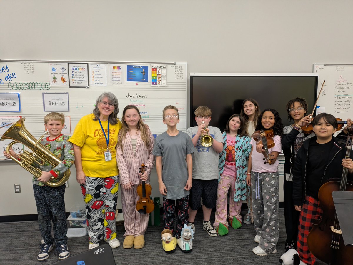 CooperEagles260's tweet image. Celebrating reading! Here are a few highlights from Read Across America Week! 📚
🦅💙💛 #DerbyProud #GreenIsMagic