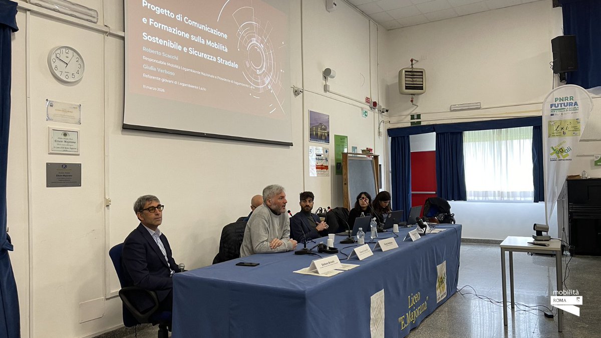 romamobilita's tweet image. Lezione 3 del Progetto Scuole su teorie e modelli di #mobilitaurbana al Liceo E. Majorana 📚

Con @Legambiente e gli operatori della #SharingMobility @limebike e @cooltra per un confronto con gli studenti e demo su uso corretto dei mezzi 🛴🚲
🔗 bit.ly/4sZlEpd
#RSM #Roma