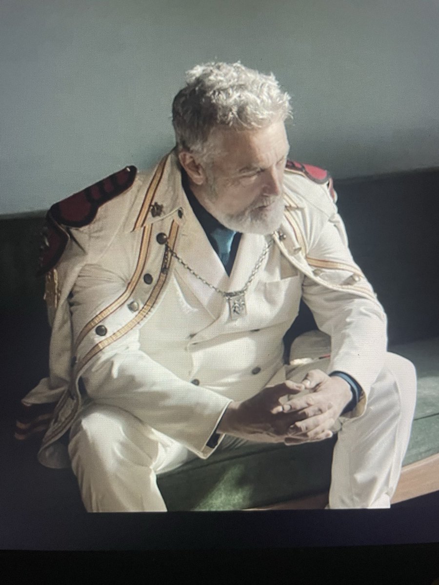 Garp when he found out Dragon and Luffy came in contact at Lougetown lmfao😭😭 he’s so stressed