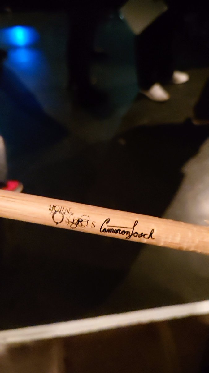 初めてスティックゲットしたんで握りしめたまま歌舞伎町を闊歩して帰ってたらやたら外人に
「Good!!」とか
「Nice!!」とか
言われましたとさ