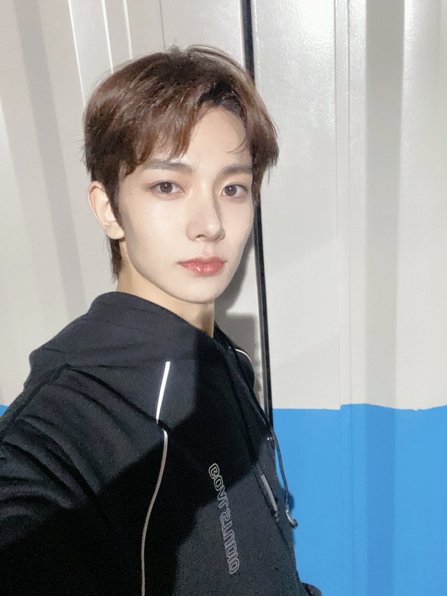 위버스 정독하다가
너무 애기여서 욺