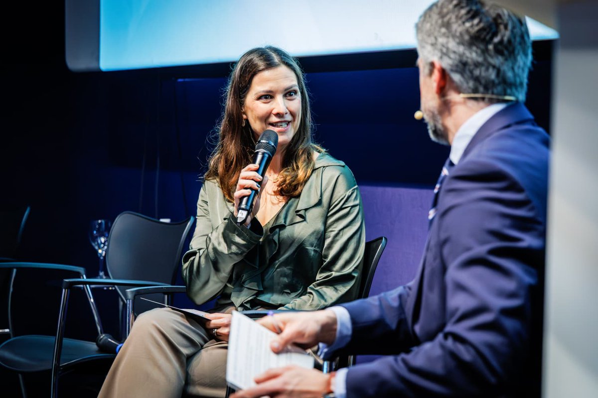 Pfizer España tweet media