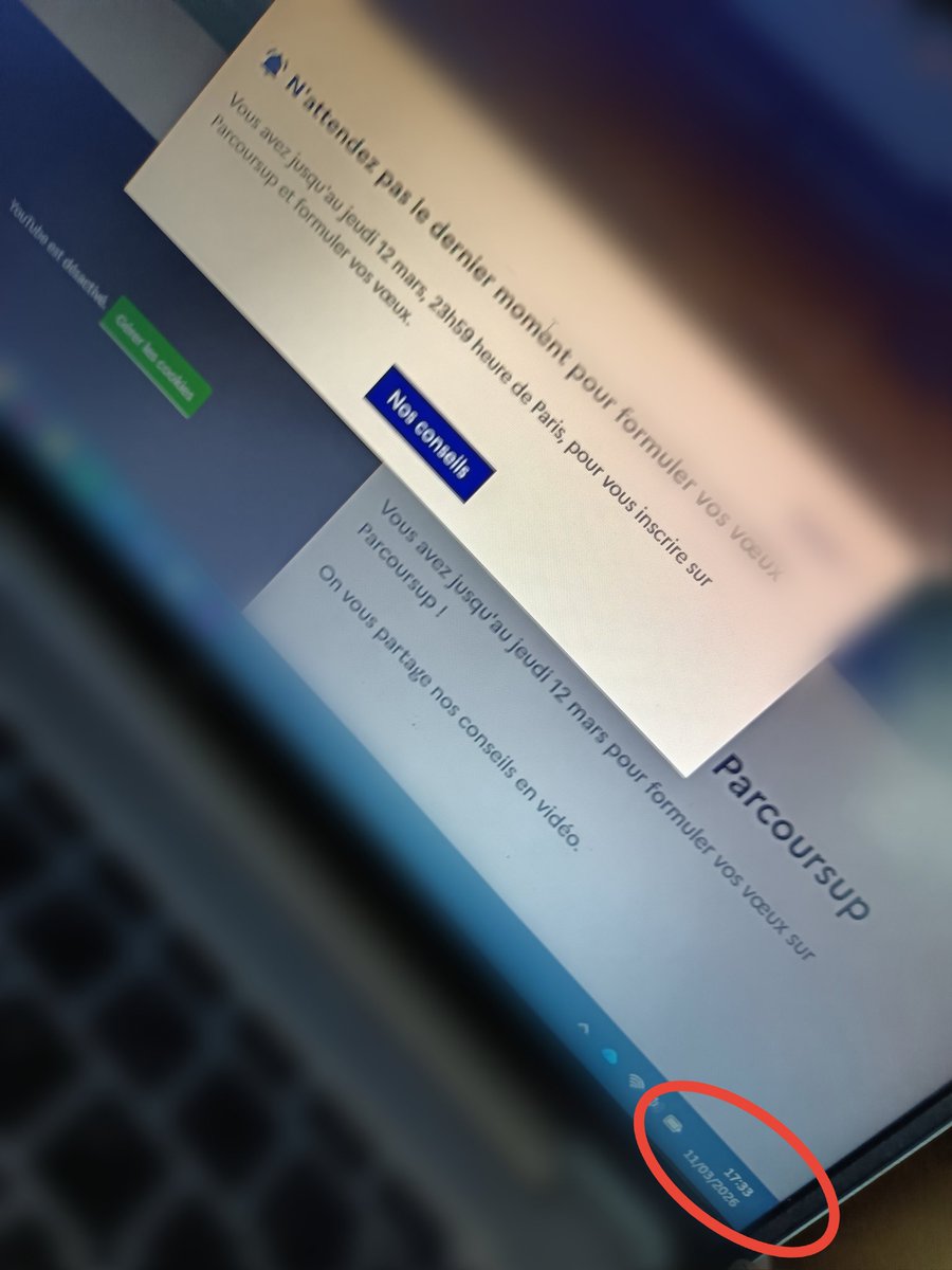 emelle_pe's tweet image. La vie continue, et n°3 remise de son voyage, fait ses vœux Parcoursup (merci à sa n'est friend d'être venue la motiver). Elle ne sait tjrs pas vraiment quoi faire,  peut être service civique pr se laisser du temps, mais valide qd même des vœux à l'université 🤞🏼
#procrastination