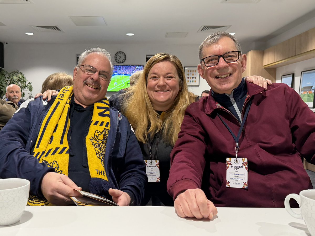 McDscrote's tweet photo. Photos of last nights #ENLS match at Arbour Park. @sloughtownfc 1-3 @hrbfc1921 #hrbfc #beevers #sloughtownfc #rebels #COYR #alltherebels #rebelarmy #scottydaviesrebelarmy #biggesttradingestateineurope #busstationonfire #ambersubmarine #OneSlough https://t.co/sgtDIKD6x2