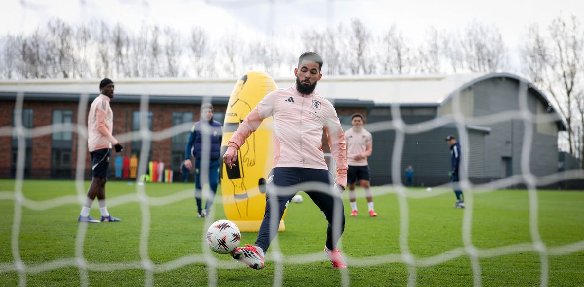 𝑫𝑶𝑼𝑮𝑰𝑬 tweet media