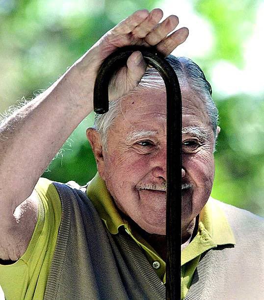 2001 Live tweet media