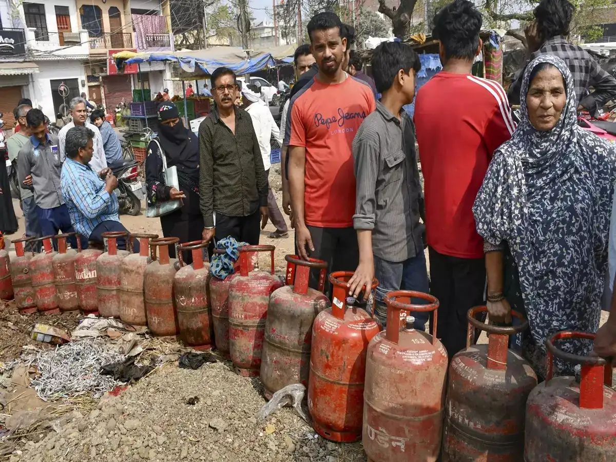 ATVNATIONAL's tweet photo. भाइयों-बहनों, LPG सिलेंडर की समस्या से परेशान हो? 😩
कीमतें आसमान छू रही हैं या बुकिंग में दिक्कत?
अग��� समस्या है तो कमेंट करें और अपनी समस्या बताएं!
सबकी आवाज़ उठाएंगे!
Comment !!! issue related to LPG with Area and Problem. Will help you raise voice !!
#LPGProblem #LPGprice #TrendingNow