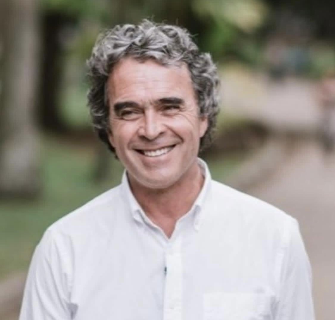 #FajardoPresidente
Para la tranquilidad de Colombia Fajardo será nuestro presidente 🤲🏼