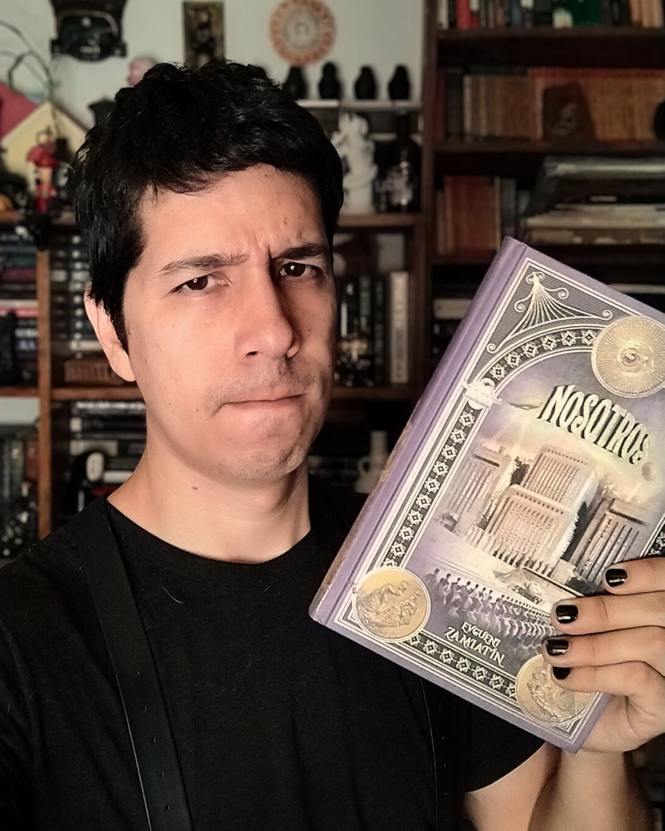 Por cierto, para los entendidos, estoy por revivir una de mis series de videos abandonadas en honor al lanzamiento de estos libros en otros lugares de latam, así que esperen noticias de ellos ✨🤟🏼 (en cuanto me ponga a editar)

#MaestrosDelFantastico #RBA