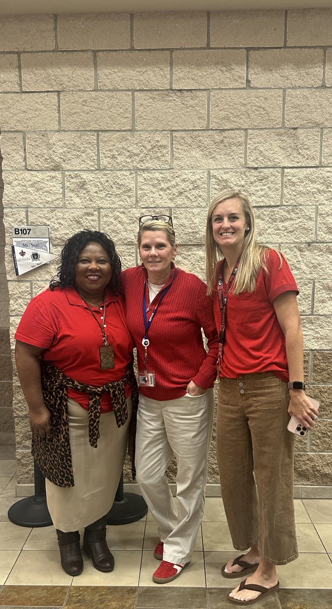 RPHS_Panthers10's tweet photo. @Target @StateFarm 🎈#FacultyDress🎈: Panthers #OnTarget to #InsureStudentSuccess! The #SubHub is Ready! Wear Red! #PanthersGotJokes! @Target @StateFarm https://t.co/ODcTGVOevW