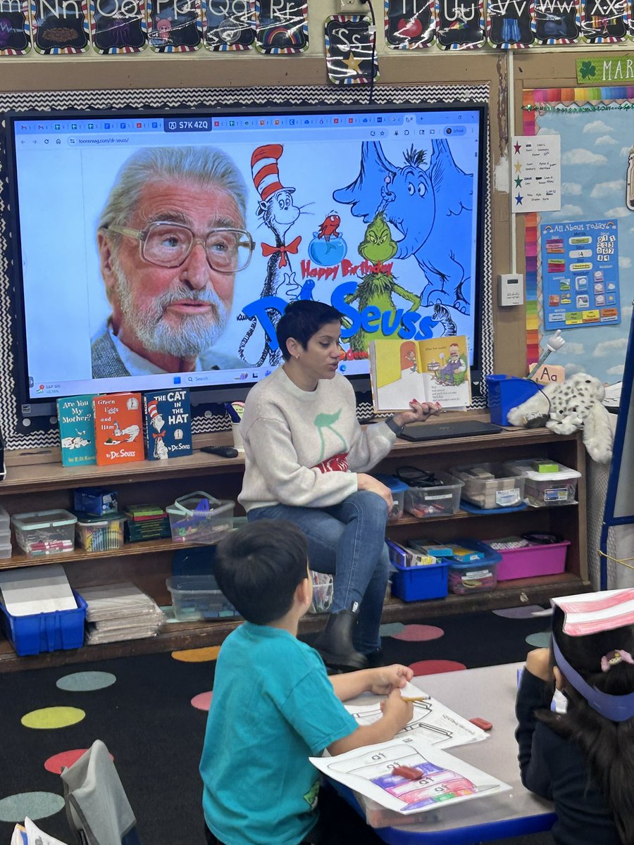 MrsUsKinderCrew's tweet photo. Thank you to our parent readers for coming to read to our class on Read Across America! 🖤 ♥️ https://t.co/Wc6MGuUUGt