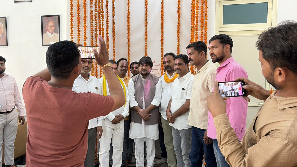 ivrajput's tweet image. आज फर्रुखाबाद स्थित कार्यालय पर आयोजित होली मिलन समारोह में #40_लोकसभा क्षेत्र से पधारे सभी सम्मानित जनों का हार्दिक आभार एवम् सहृदय धन्यवाद।। 

#HappyHoli #होली_मिलन_समारोह #Farukhabad 
#BJPvikasrajput #40लोकसभा #40Loksabha #HoliCelebration 

@NitinNabin @mppchaudhary