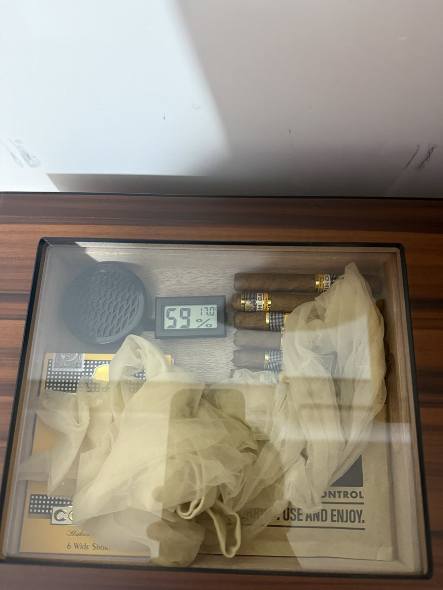 不用看我很大 tweet media