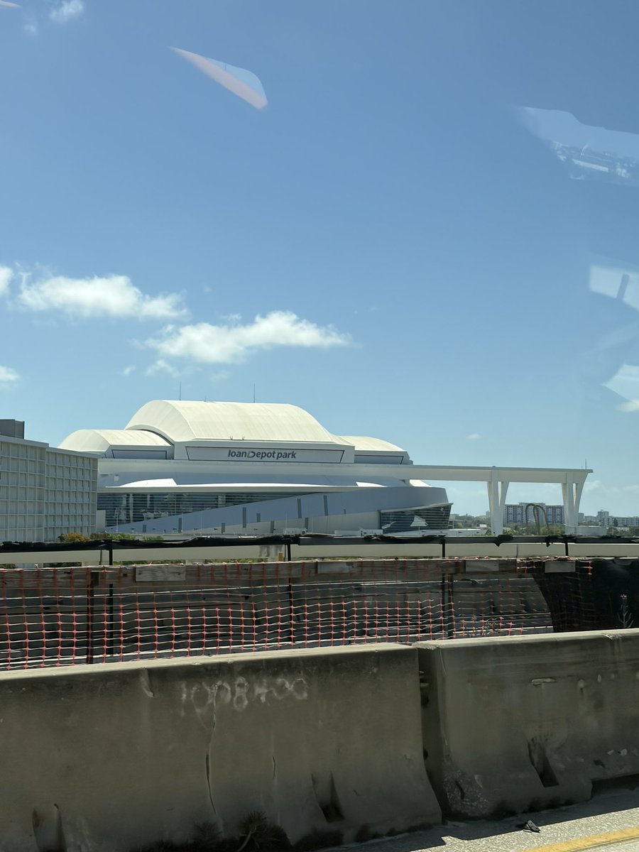 dausbornn tweet media