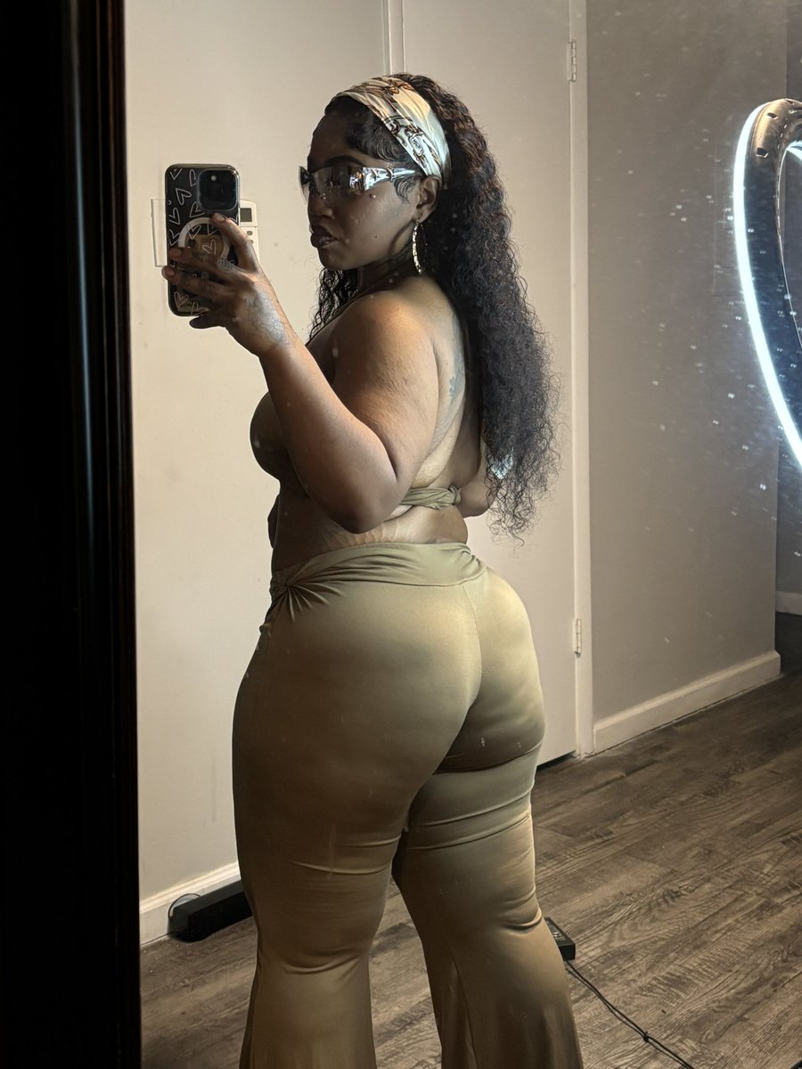 kdthabigggest's tweet photo. catching ya’ll up on some fineee shittttt 🤎😚 https://t.co/QrGXFJGuAt